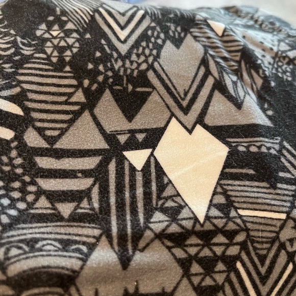 Lularoe o/s leggings - Picture 3 of 3